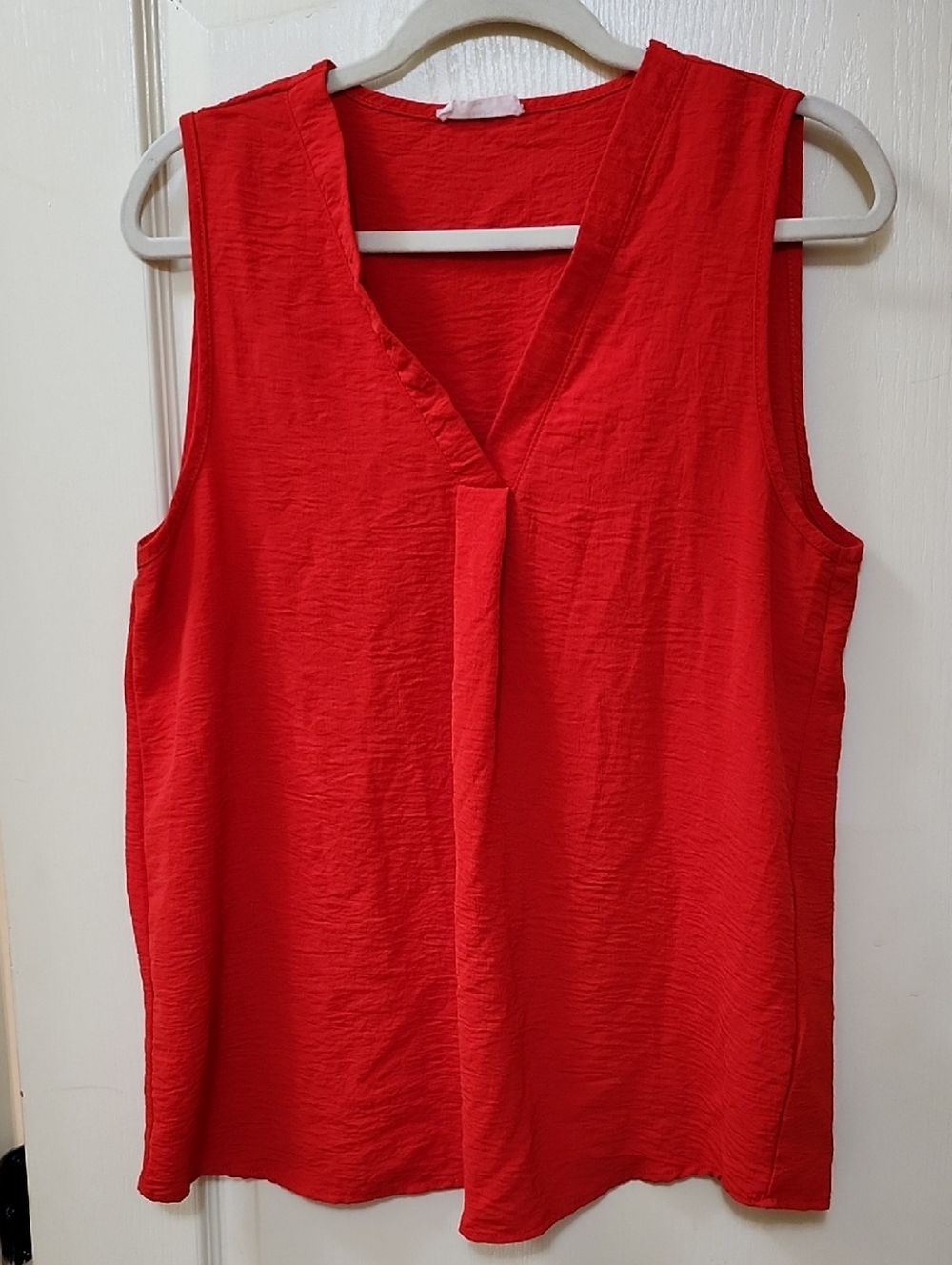 ENTRO RED SLEEVELESS V-NECK TANK TOP BLOUSE